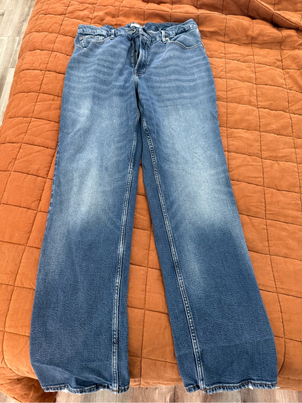 Good American Straight Leg Jeans in Medium Blue Wash